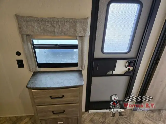 2024 Palomino Puma Destination 38RLQ - Photo 28