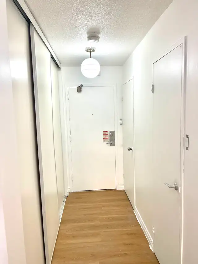 Spacious room for rent near Centennial College Scarborough - Photo 4