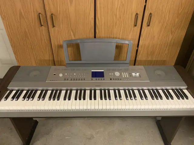 Yamaha dgx-640 digital piano