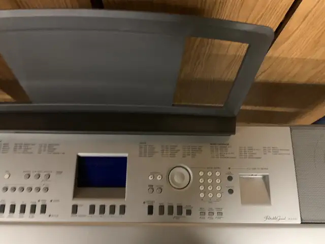 Yamaha dgx-640 digital piano - Photo 3