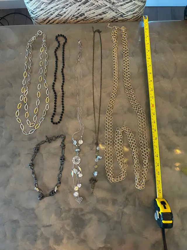 Costume Jewelry - Photo 2