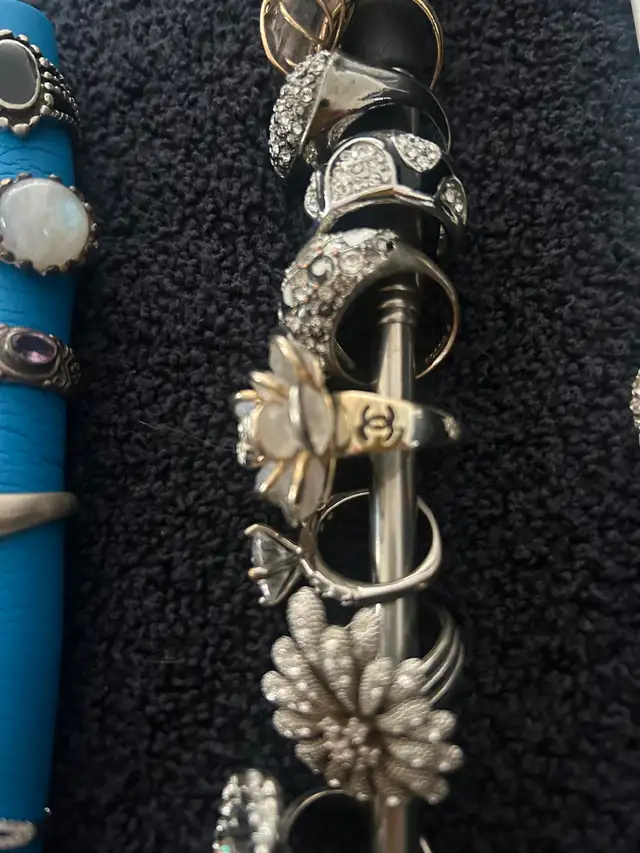 Costume Jewelry - Photo 9