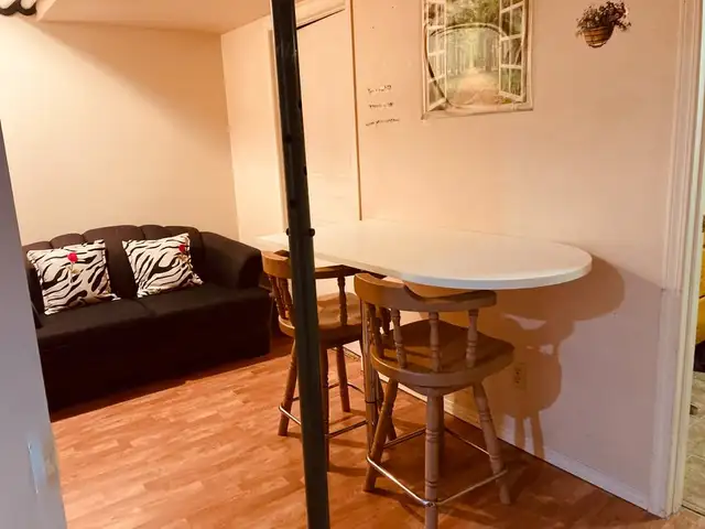 Edgemont NW upstairs/basement 2room 2bath incl utility EZtransit - Photo 8