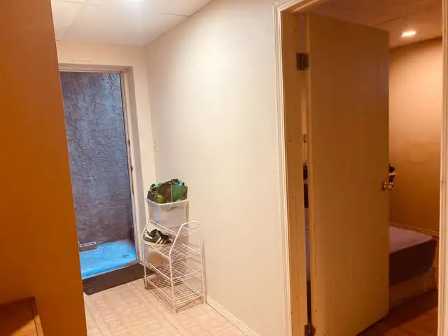 Edgemont NW upstairs/basement 2room 2bath incl utility EZtransit - Photo 9