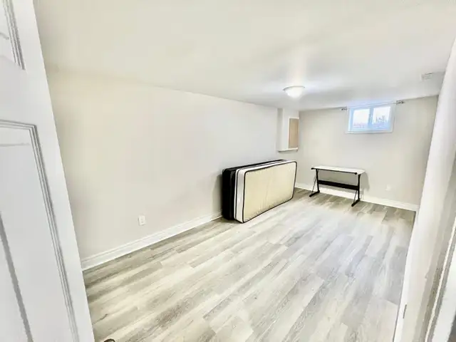 Basement for Rent - 10 Parsell Sq, Toronto - Photo 5
