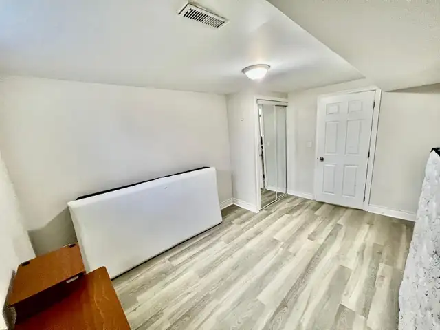 Basement for Rent - 10 Parsell Sq, Toronto - Photo 6