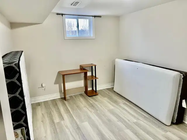 Basement for Rent - 10 Parsell Sq, Toronto - Photo 7