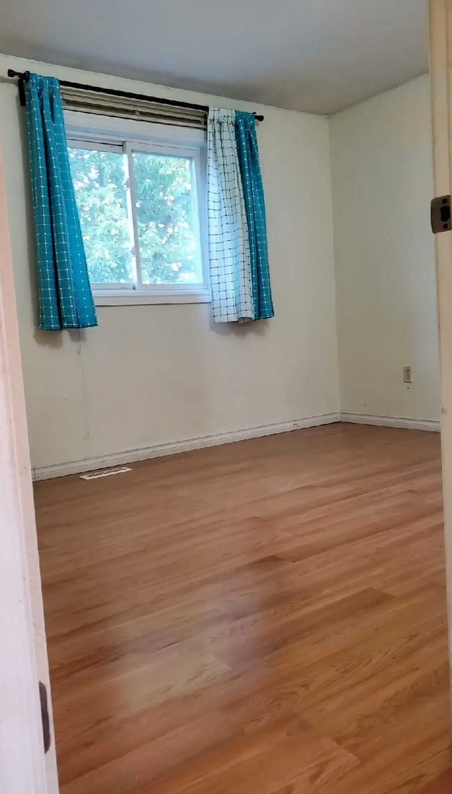 House For Rent $4000 Upper Level 2 Basement Apartments $3500 - Photo 2