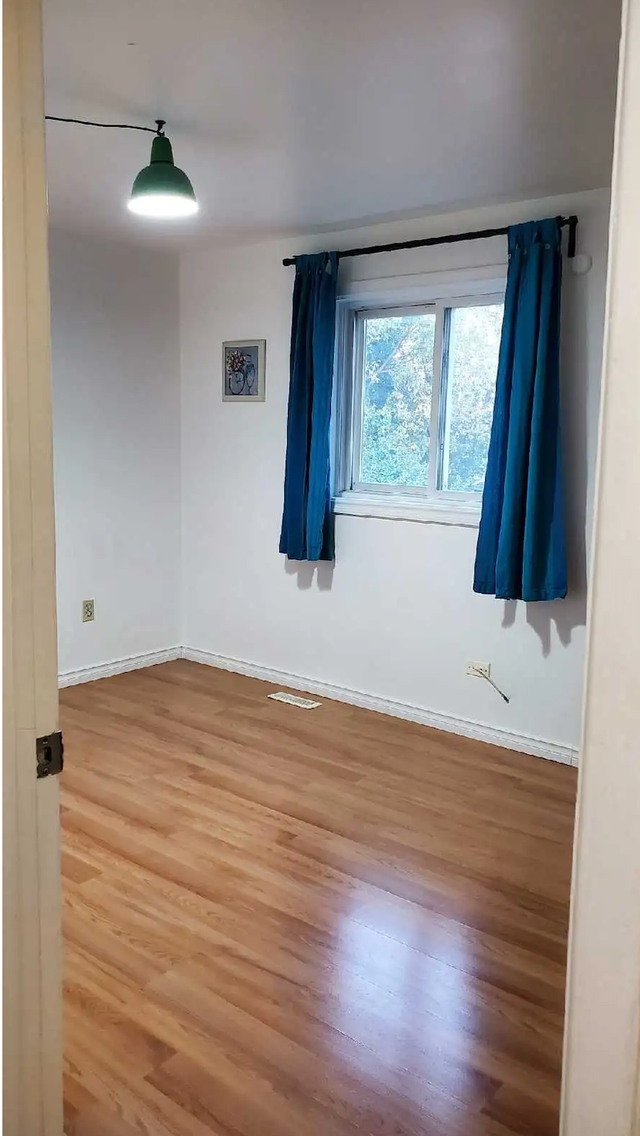 House For Rent $4000 Upper Level 2 Basement Apartments $3500 - Photo 3