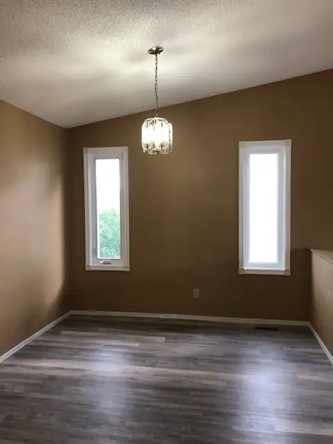 Bright, 3 Bedroom Main Floor Suite for Rent in Millrise SW - Photo 2