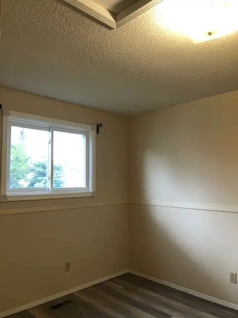 Bright, 3 Bedroom Main Floor Suite for Rent in Millrise SW - Photo 8