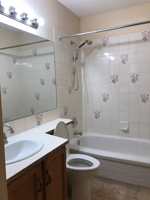 Bright, 3 Bedroom Main Floor Suite for Rent in Millrise SW - Photo 9