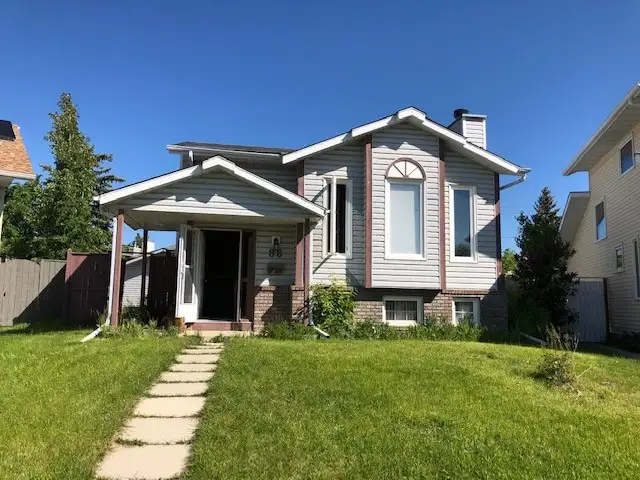 Bright, 3 Bedroom Main Floor Suite for Rent in Millrise SW - Photo 10