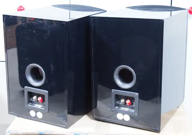 Athena SCT S2 Bookshelf Speakers - Photo 3