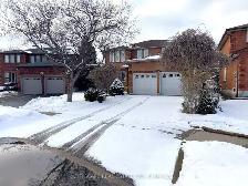Detached Home for Sale - Prime Oakville Location! - Photo 2