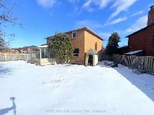 Detached Home for Sale - Prime Oakville Location! - Photo 10