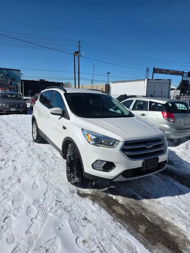 2017 Ford Escape SE - Photo 2