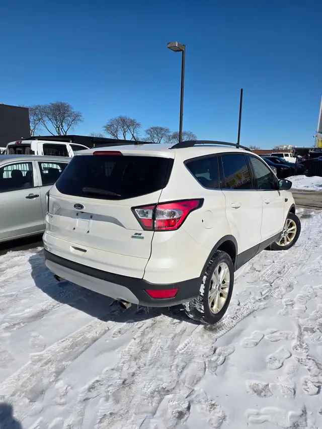 2017 Ford Escape SE - Photo 4