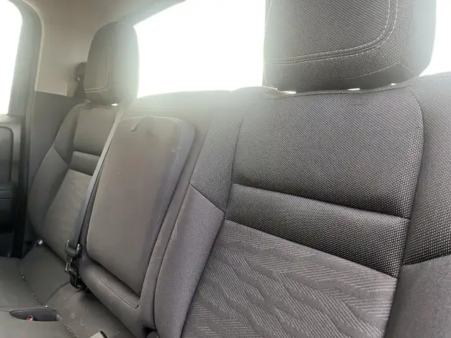 2022 Nissan Frontier SV SV | Crew Cab 4x4 | 3.8L V6 - Photo 11