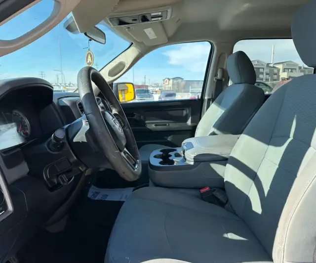 2017 Ram 1500 ST - 140.5, 5.7L Hemi! LOW MILEAGE! - Photo 10