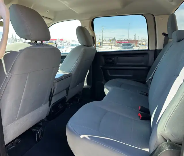 2017 Ram 1500 ST - 140.5, 5.7L Hemi! LOW MILEAGE! - Photo 11