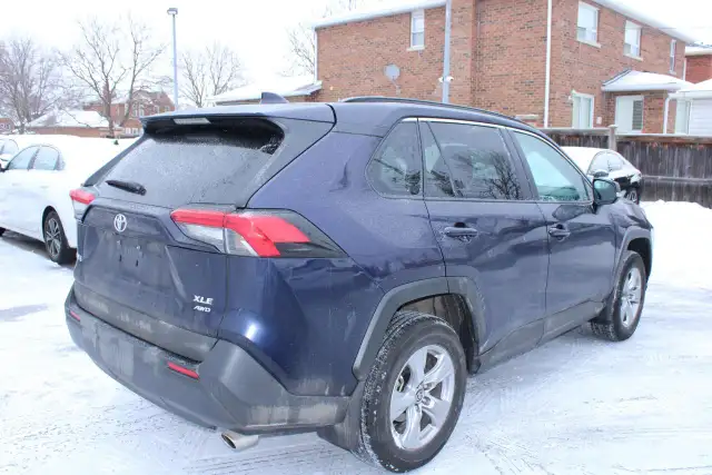 2025 Toyota RAV4 XLE - Photo 4