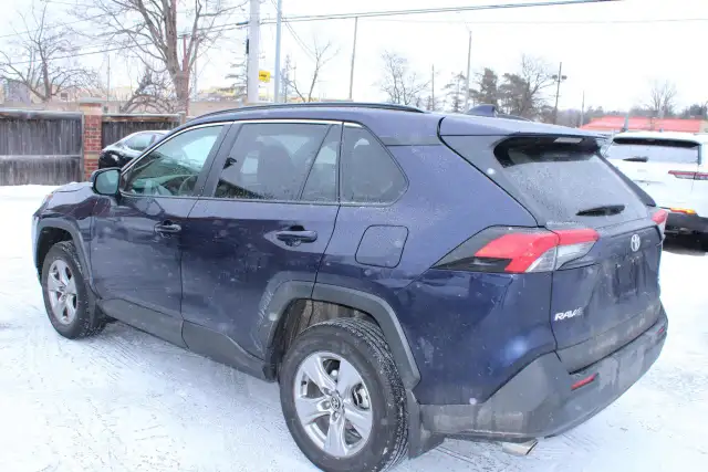 2025 Toyota RAV4 XLE - Photo 5