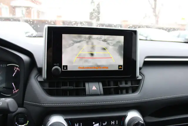 2025 Toyota RAV4 XLE - Photo 7