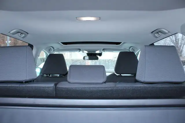 2025 Toyota RAV4 XLE - Photo 19