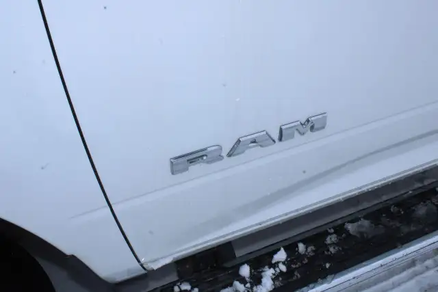 2023 RAM 3500 Big Horn - Photo 17