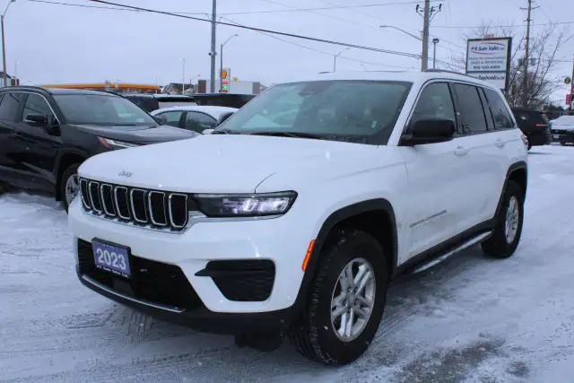 2023 Jeep Grand Cherokee Laredo - Photo 2