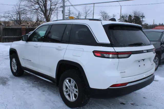 2023 Jeep Grand Cherokee Laredo - Photo 4