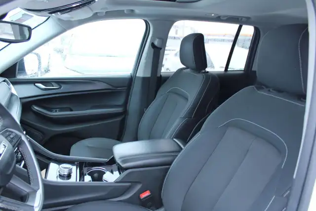 2023 Jeep Grand Cherokee Laredo - Photo 11