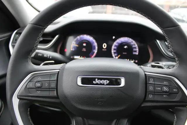 2023 Jeep Grand Cherokee Laredo - Photo 12