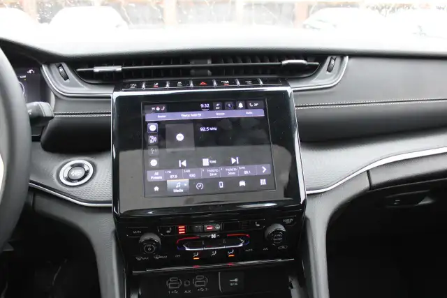 2023 Jeep Grand Cherokee Laredo - Photo 14