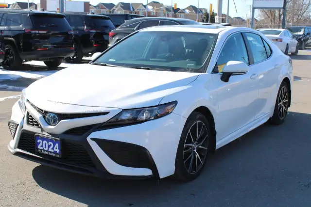 2024 Toyota Camry HYBRID SE