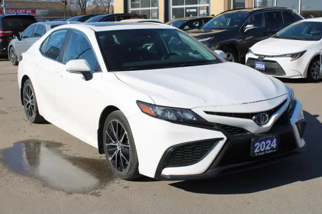 2024 Toyota Camry HYBRID SE - Photo 2