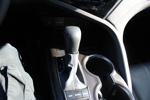 2024 Toyota Camry HYBRID SE - Photo 7