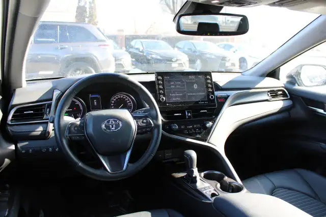 2024 Toyota Camry HYBRID SE - Photo 11