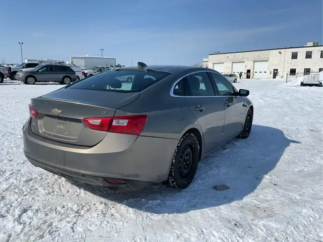 2017 Chevrolet Malibu - Photo 4