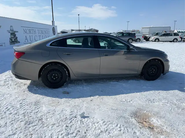 2017 Chevrolet Malibu - Photo 8