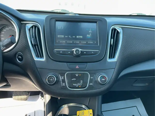 2017 Chevrolet Malibu - Photo 16