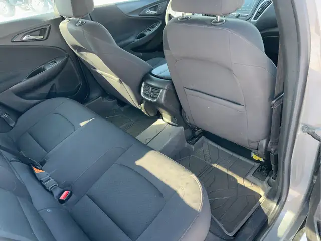 2017 Chevrolet Malibu - Photo 25