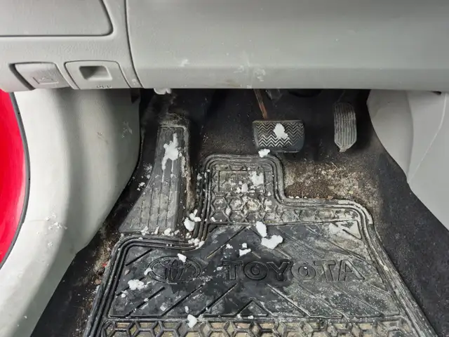 2010 Toyota Corolla - Photo 19