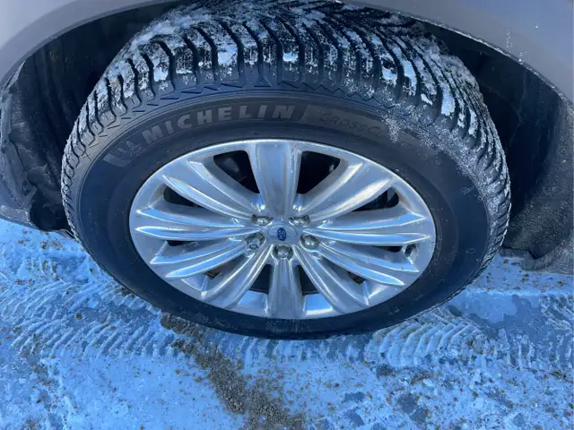 2020 Ford Explorer Hybrid - Photo 23