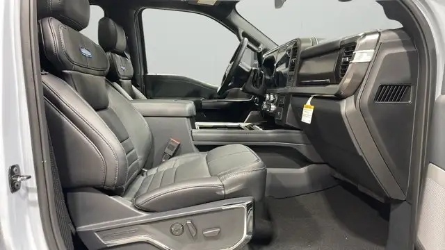 2026 Ford Super Duty F-350 SRW Platinum - Photo 14
