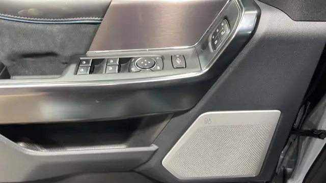 2026 Ford Super Duty F-350 SRW Platinum - Photo 17