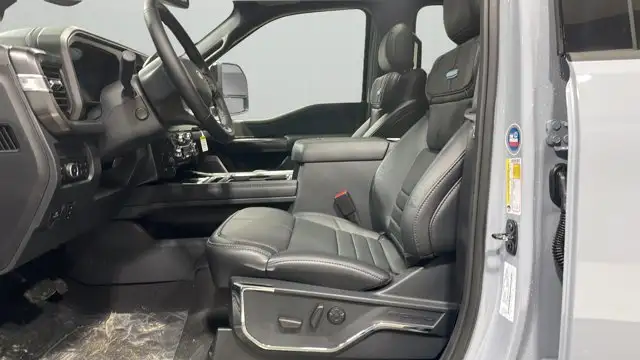 2026 Ford Super Duty F-350 SRW Platinum - Photo 18