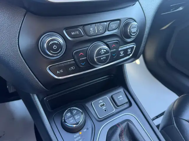 2019 Jeep Cherokee Trailhawk - Photo 18