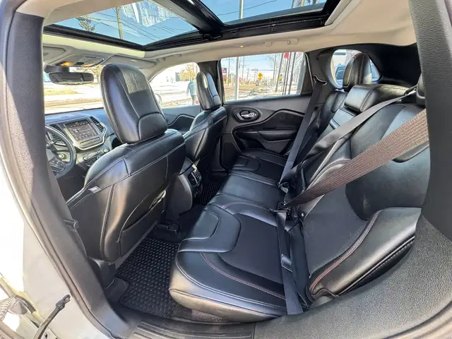 2019 Jeep Cherokee Trailhawk - Photo 25